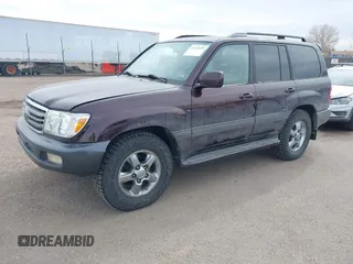 2006 Toyota Land Cruiser z VIN JTEHT05J962081200, wystawiony jako IAAI lot #41532495 z przebiegiem 217 230 mil mil oraz . Historia ofert i sprzedaży dostępna na DreamBid. Obrazek 2.