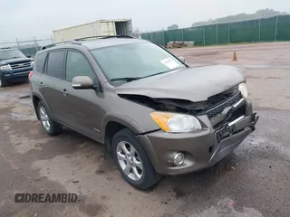 2010 Toyota RAV4 Limited z VIN JTMDF4DV9AD028967, wystawiony jako IAAI lot #42558996 z przebiegiem 113 237 mil mil oraz . Historia ofert i sprzedaży dostępna na DreamBid. Obrazek 1.