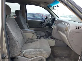 2002 Chevrolet TrailBlazer LTZ with VIN 1GNDS13S422222859, listed as a IAAI auction lot 42001726 with 288,530 mi miles. Bid and sale history available at carsss.com. Image 5.