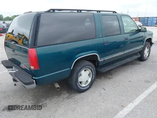 1996 GMC Suburban z VIN 1GKFK16ROTJ725925, wystawiony jako IAAI lot #42244433 z przebiegiem 123 837 mil mil oraz . Historia ofert i sprzedaży dostępna na DreamBid. Obrazek 4.