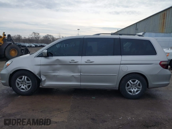 2006 Honda Odyssey EX-L z VIN 5FNRL38766B018014, wystawiony jako IAAI lot #41497144 z przebiegiem 230 225 mil mil oraz . Historia ofert i sprzedaży dostępna na DreamBid. Obrazek 14.