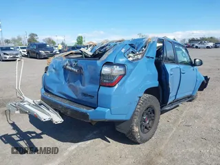 2018 Toyota 4Runner SR5 with VIN JTEBU5JR2J5555619, listed as a IAAI auction lot 42045308 with 103,812 mi miles. Bid and sale history available at carsss.com. Image 4.