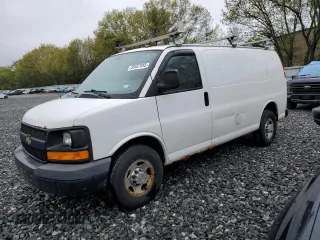 2013 Chevrolet Express Cargo z VIN 1GCWGFFA7D1103926, wystawiony jako Copart lot #55557045 z przebiegiem 284 824 mil mil oraz Tytuł czysty. Historia ofert i sprzedaży dostępna na DreamBid. Obrazek 1.