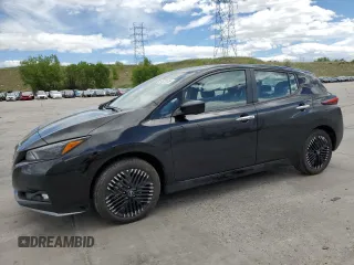 2025 Nissan LEAF SV Plus z VIN 1N4CZ1CV7SC562274, wystawiony jako Copart lot #57523515 z przebiegiem 4 980 mil mil oraz Szkoda całkowita • Salvage title. Historia ofert i sprzedaży dostępna na DreamBid. Obrazek 1.