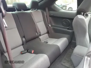 2014 Scion tC z VIN JTKJF5C77E3075236, wystawiony jako Copart lot #47632495 z przebiegiem 134 825 mil mil oraz Szkody całkowita. Historia ofert i sprzedaży dostępna na DreamBid. Obrazek 10.