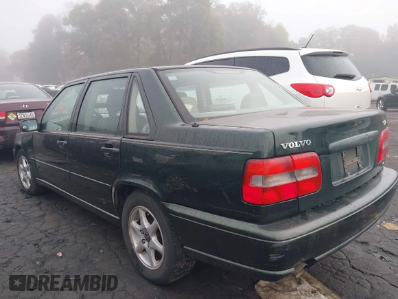 1998 Volvo S70 z VIN YV1LS5574W3526725, wystawiony jako IAAI lot #40676024 z przebiegiem 241 558 mil mil oraz . Historia ofert i sprzedaży dostępna na DreamBid. Obrazek 3.
