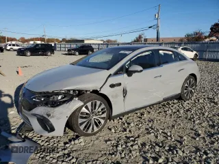2023 Mercedes-Benz EQE 350 z VIN W1KEG1CB6PF035370, wystawiony jako Copart lot #77897194 z przebiegiem 16 616 mil mil oraz Szkoda całkowita • Salvage title. Historia ofert i sprzedaży dostępna na DreamBid. Obrazek 1.