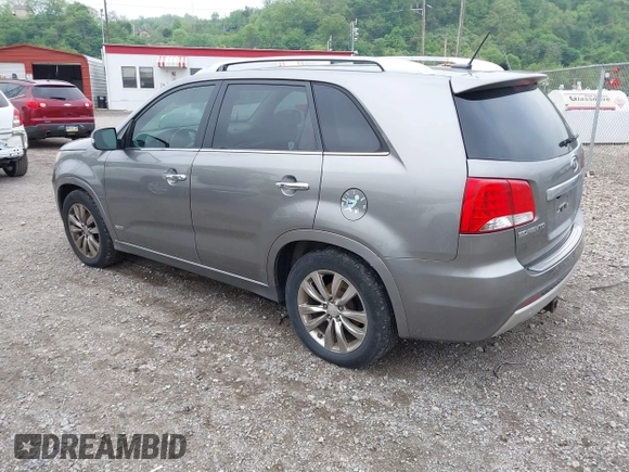 2012 Kia Sorento SX z VIN 5XYKWDA22CG196956, wystawiony jako IAAI lot #42212491 z przebiegiem 190 732 mil mil oraz . Historia ofert i sprzedaży dostępna na DreamBid. Obrazek 3.