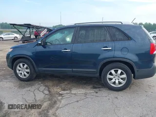 2012 Kia Sorento LX with VIN 5XYKT4A68CG197508, listed as a IAAI auction lot 42082566 with 195,862 mi miles. Bid and sale history available at carsss.com. Image 17.