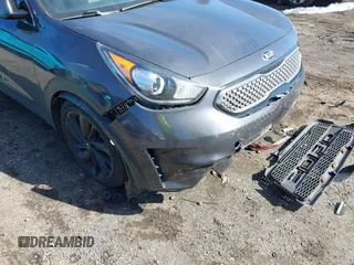 2018 Kia Niro EX with VIN KNDCC3LC6J5137430, listed as a IAAI auction lot 41804509 with 139,140 mi miles. Bid and sale history available at carsss.com. Image 18.