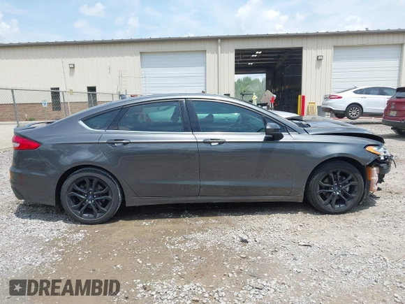 2020 Ford Fusion SE z VIN 3FA6P0HD6LR160147, wystawiony jako IAAI lot #42499983 z przebiegiem 73 971 mil mil oraz . Historia ofert i sprzedaży dostępna na DreamBid. Obrazek 14.