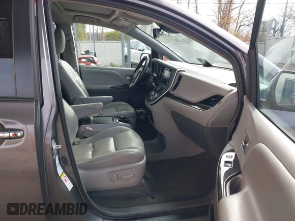 2018 Toyota Sienna XLE with VIN 5TDDZ3DC8JS207490, listed as a IAAI auction lot 40890775 with 97,260 mi miles. Bid and sale history available at carsss.com. Image 5.