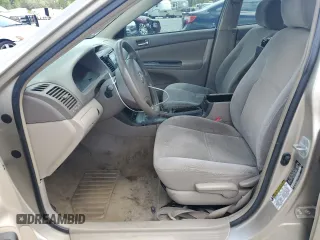2005 Toyota Camry STD z VIN 4T1BE32K85U098314, wystawiony jako Copart lot #51684685 z przebiegiem 232 792 mil mil oraz Szkoda całkowita • Salvage title. Historia ofert i sprzedaży dostępna na DreamBid. Obrazek 7.