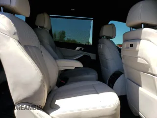 2022 BMW X7 xDrive40i z VIN 5UXCW2C02N9N07423, wystawiony jako Copart lot #51955365 z przebiegiem 60 268 mil mil oraz Szkoda całkowita • Salvage title. Historia ofert i sprzedaży dostępna na DreamBid. Obrazek 11.