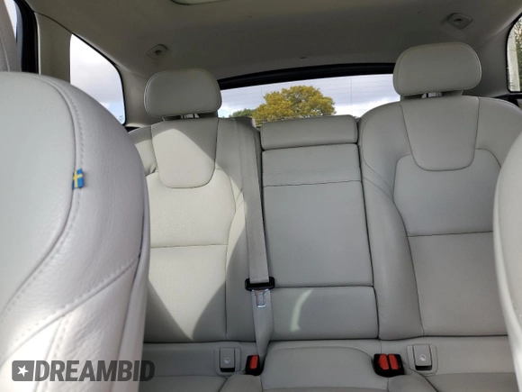 2021 Volvo XC60 Momentum z VIN YV4102DK6M1760331, wystawiony jako Copart lot #46065995 z przebiegiem 22 703 mil mil oraz Szkoda całkowita • Salvage title. Historia ofert i sprzedaży dostępna na DreamBid. Obrazek 10.