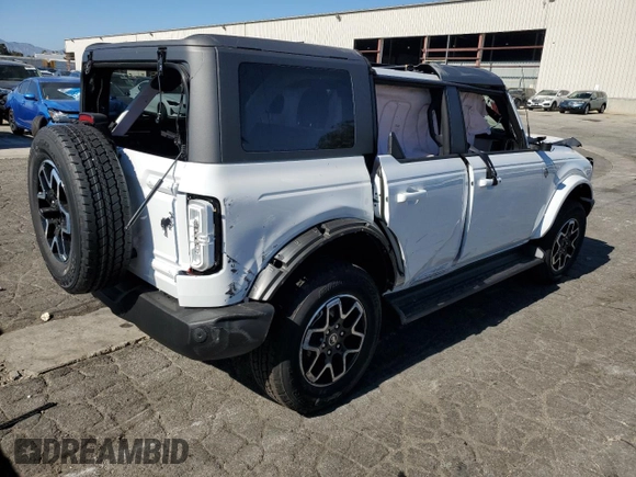 2025 Ford Bronco Outer Banks z VIN 1FMDE8BH3SLA77107, wystawiony jako Copart lot #63737525 z przebiegiem 1 790 mil mil oraz Szkoda całkowita • Salvage title. Historia ofert i sprzedaży dostępna na DreamBid. Obrazek 3.