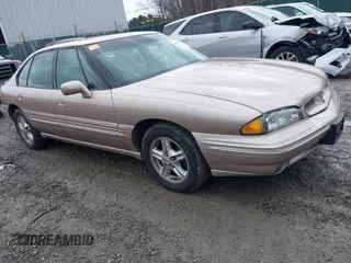1999 Pontiac Bonneville SE z VIN 1G2HX52K4XH240517, wystawiony jako IAAI lot #41130986 z przebiegiem 106 294 mil mil oraz . Historia ofert i sprzedaży dostępna na DreamBid. Obrazek 1.