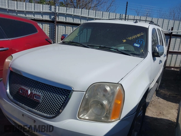 2007 GMC Yukon SLT with VIN 1GKFC13J37R387004, listed as a IAAI auction lot 41583852 with 246,511 mi miles. Bid and sale history available at carsss.com. Image 2.