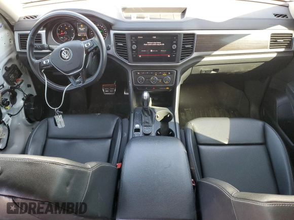 2018 Volkswagen Atlas SE z VIN 1V2PR2CA4JC517935, wystawiony jako Copart lot #49287465 z przebiegiem 88 907 mil mil oraz Szkoda całkowita • Salvage title. Historia ofert i sprzedaży dostępna na DreamBid. Obrazek 8.