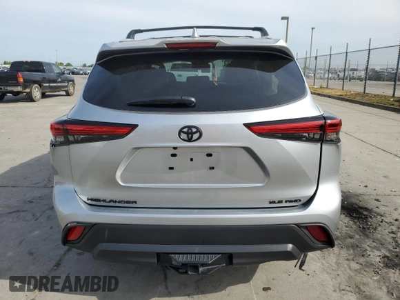 2022 Toyota Highlander XLE z VIN 5TDHZRBH9NS587335, wystawiony jako Copart lot #53280485 z przebiegiem 19 605 mil mil oraz Szkoda całkowita • Salvage title. Historia ofert i sprzedaży dostępna na DreamBid. Obrazek 6.