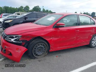 2012 Volkswagen Jetta SE with VIN 3VWDX7AJ9CM352425, listed as a IAAI auction lot 42711352 with Not provided miles and . Bid and sale history available at DreamBid. Image 6.