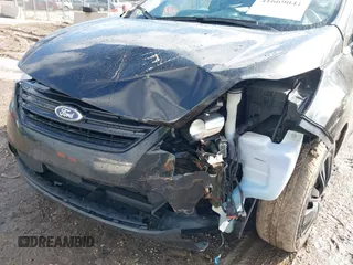 2013 Ford Fiesta S z VIN 3FADP4AJ2DM129703, wystawiony jako IAAI lot #41669041 z przebiegiem 138 831 mil mil oraz . Historia ofert i sprzedaży dostępna na DreamBid. Obrazek 6.