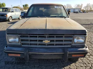 1986 Chevrolet Blazer z VIN 1G8CT18RXG8180574, wystawiony jako Copart lot #87987925 z przebiegiem 82 571 mil mil oraz Szkoda całkowita • Salvage title. Historia ofert i sprzedaży dostępna na DreamBid. Obrazek 5.