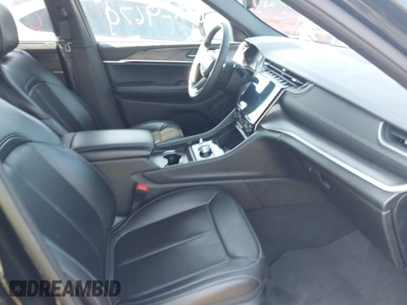 2024 Jeep Grand Cherokee Limited z VIN 1C4RJKBG3R8549670, wystawiony jako IAAI lot #42685618 z przebiegiem 41 868 mil mil oraz . Historia ofert i sprzedaży dostępna na DreamBid. Obrazek 5.