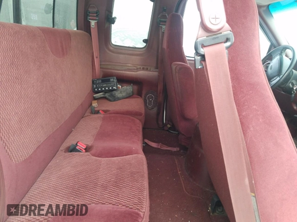 1998 Ford F-150 XL with VIN 2FTRX08L2WCA75995, listed as a Copart auction lot 43717305 with 301,987 mi miles and Salvage title. Bid and sale history available at DreamBid. Image 10.