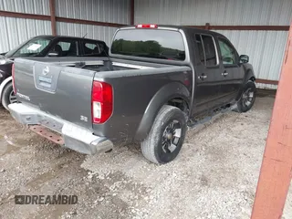 2007 Nissan Frontier SE z VIN 1N6AD07U47C463332, wystawiony jako IAAI lot #42128193 z przebiegiem 145 604 mil mil oraz . Historia ofert i sprzedaży dostępna na DreamBid. Obrazek 4.