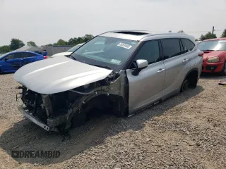 2021 Toyota Highlander XLE with VIN 5TDGZRBH3MS113004, listed as a Copart auction lot 59550405 with Not provided miles and Salvage title. Bid and sale history available at DreamBid. Image 1.