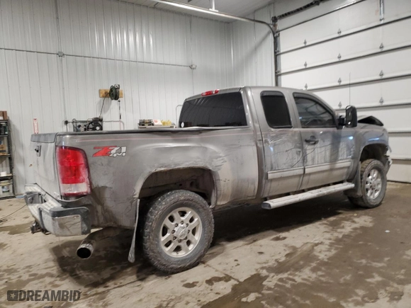 2013 GMC Sierra 2500HD SLE with VIN 1GT220C89DZ157015, listed as a Copart auction lot 45725595 with 120,440 mi miles and Salvage Title. Bid and sale history available at carsss.com. Image 3.