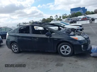 2013 Toyota Prius One z VIN JTDKN3DU4D5545216, wystawiony jako IAAI lot #42259601 z przebiegiem Nie podano mil oraz . Historia ofert i sprzedaży dostępna na DreamBid. Obrazek 13.
