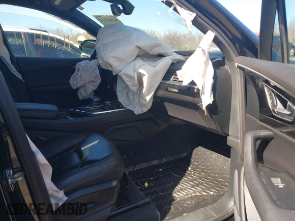 2017 Audi Q7 Premium Plus z VIN WA1LAAF79HD020038, wystawiony jako IAAI lot #41911171 z przebiegiem 51 317 mil mil oraz . Historia ofert i sprzedaży dostępna na DreamBid. Obrazek 5.