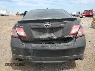 2011 Toyota Camry LE z VIN 4T1BF3EK4BU143155, wystawiony jako Copart lot #56717145 z przebiegiem Nie podano mil oraz Szkoda całkowita • Salvage title. Historia ofert i sprzedaży dostępna na DreamBid. Obrazek 6.