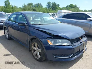 2013 Volkswagen Passat SE z VIN 1VWBP7A37DC111202, wystawiony jako IAAI lot #42395659 z przebiegiem 138 783 mil mil oraz . Historia ofert i sprzedaży dostępna na DreamBid. Obrazek 1.