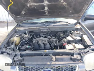 2003 Ford Escape Limited with VIN 1FMCU94173KB02067, listed as a IAAI auction lot 42088659 with 236,209 mi miles. Bid and sale history available at carsss.com. Image 10.