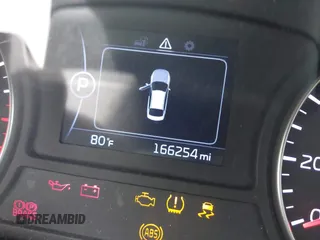 2017 Kia Optima LX z VIN 5XXGT4L32HG161091, wystawiony jako IAAI lot #42266149 z przebiegiem 166 254 mil mil oraz . Historia ofert i sprzedaży dostępna na DreamBid. Obrazek 15.