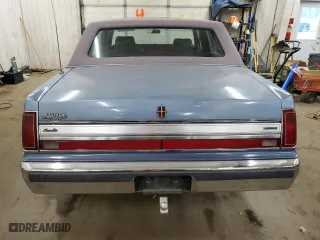 1988 Lincoln Town Car with VIN 1LNBM81F2JY754921, listed as a Copart auction lot 76236564 with 593,215 mi miles and Salvage Title. Bid and sale history available at carsss.com. Image 6.