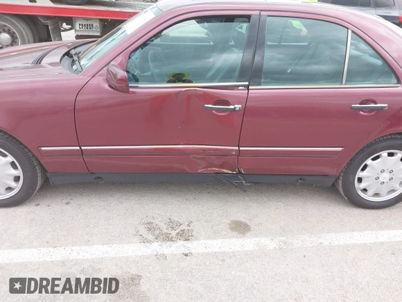 1996 Mercedes-Benz E 320 with VIN WDBJF55F1TJ014578, listed as a IAAI auction lot 41939599 with 115,461 mi miles and . Bid and sale history available at DreamBid. Image 12.