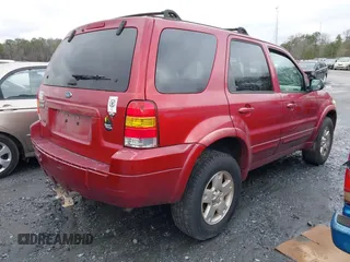 2007 Ford Escape Limited with VIN 1FMYU94127KB58591, listed as a IAAI auction lot 41563492 with 117,101 mi miles. Bid and sale history available at carsss.com. Image 4.