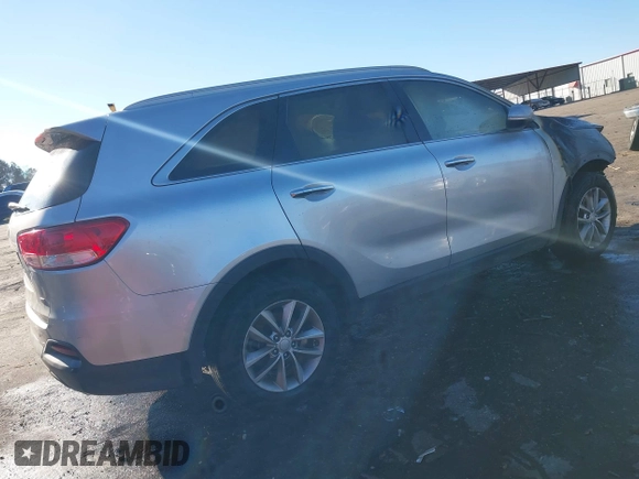 2018 Kia Sorento L with VIN 5XYPG4A30JG371228, listed as a IAAI auction lot 41633300 with 1 mi miles. Bid and sale history available at carsss.com. Image 4.