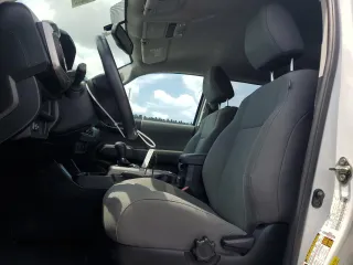 2017 Toyota Tacoma SR5 z VIN 5TFCZ5AN2HX113588, wystawiony jako Copart lot #57992705 z przebiegiem 55 333 mil mil oraz Nie do naprawy • Non repairable. Historia ofert i sprzedaży dostępna na DreamBid. Obrazek 7.