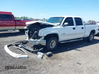 2007 Chevrolet Silverado 1500HD LS z VIN 1GCGK13UX7F199725, wystawiony jako IAAI lot #42098940 z przebiegiem Nie podano mil oraz . Historia ofert i sprzedaży dostępna na DreamBid. Obrazek 2.