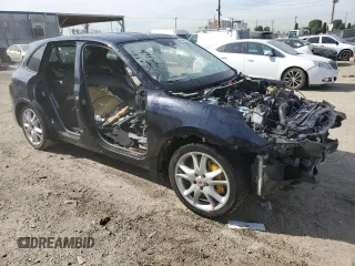 2018 Porsche Cayenne GTS z VIN WP1AD2A2XJLA80930, wystawiony jako Copart lot #46467205 z przebiegiem Nie podano mil oraz Szkody całkowita. Historia ofert i sprzedaży dostępna na DreamBid. Obrazek 4.