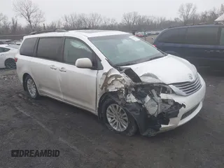2015 Toyota Sienna XLE with VIN 5TDYK3DC8FS537028, listed as a IAAI auction lot 41192117 with 198,243 mi miles. Bid and sale history available at carsss.com. Image 1.