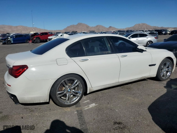 2013 BMW 7 Series 750i with VIN WBAYA8C58DD227647, listed as a Copart auction lot 89284055 with 95,605 mi miles and Clean Title. Bid and sale history available at carsss.com. Image 3.