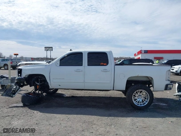2010 Chevrolet Silverado 1500 LT with VIN 3GCRKSE34AG142638, listed as a IAAI auction lot 41620863 with 330,631 mi miles. Bid and sale history available at carsss.com. Image 14.