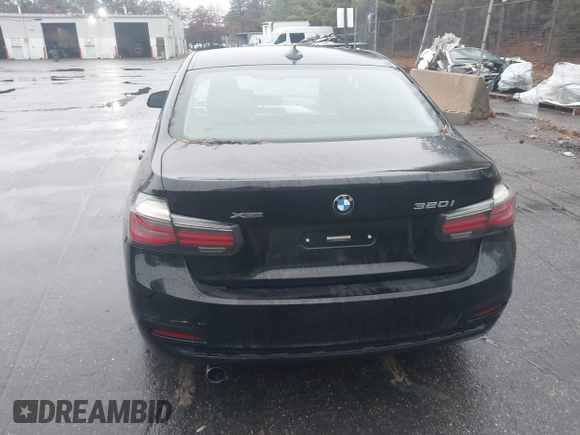 2016 BMW 3 Series 320i xDrive z VIN WBA8E5G50GNT40245, wystawiony jako IAAI lot #41075750 z przebiegiem 82 143 mil mil oraz . Historia ofert i sprzedaży dostępna na DreamBid. Obrazek 16.