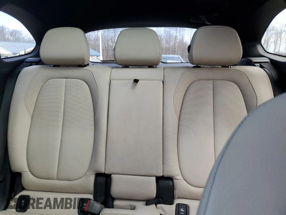 2016 BMW X1 xDrive28i z VIN WBXHT3Z39G4A50798, wystawiony jako Copart lot #50827875 z przebiegiem 114 178 mil mil oraz Szkoda całkowita • Salvage title. Historia ofert i sprzedaży dostępna na DreamBid. Obrazek 10.